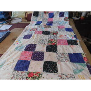Handmade Patchwork Quilt with Floral Pattern 73" x 82"